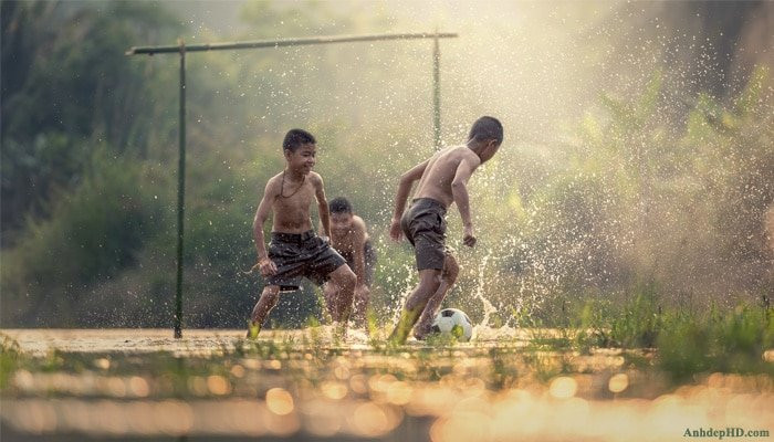 Nhớ về ký ức tuổi thơ với những buổi vui chơi cùng đám bạn