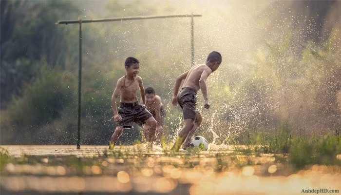 Nhớ về ký ức tuổi thơ với những buổi vui chơi cùng đám bạn