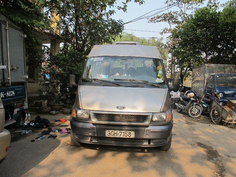 Xe 16 chỗ chở đầy thuốc kích dục và súng bắn đạn bi ảnh 4