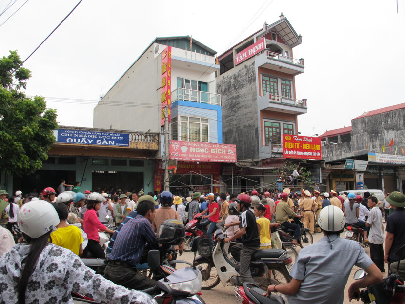 Triệu tập 2 nghi phạm trong vụ thảm sát, cướp tiệm vàng ảnh 1