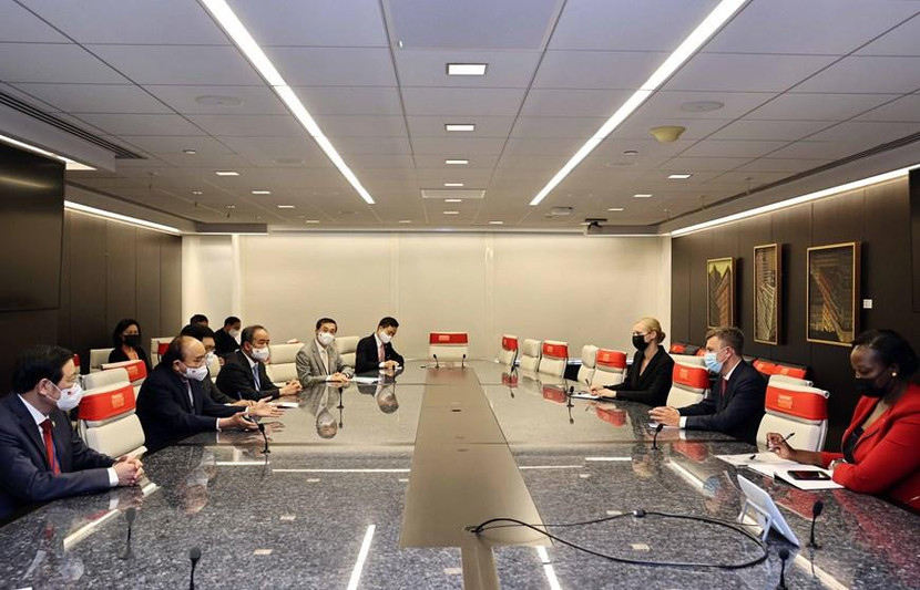 Chủ tịch nước Nguyễn Xuân Phúc làm việc với ban lãnh đạo Công ty Pfizer ở New York sáng 23-9