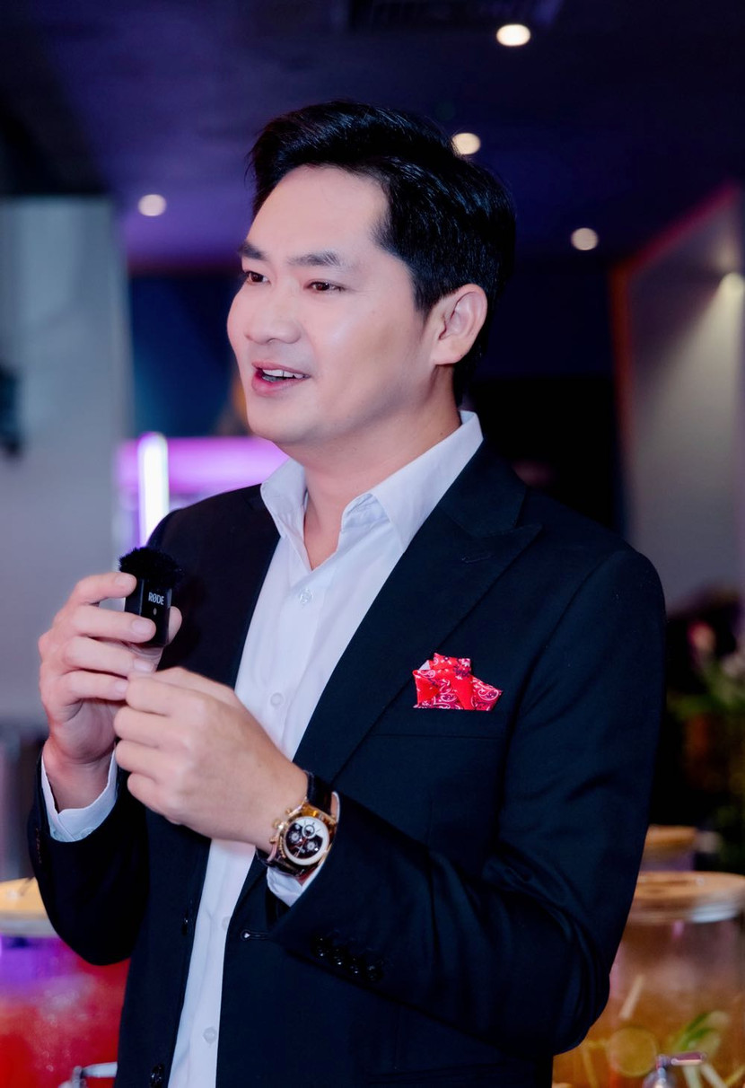 Diễn viên Minh Luân chia sẻ tại buổi ra mắt Diễn viên Minh Luân chia sẻ tại buổi ra mắt