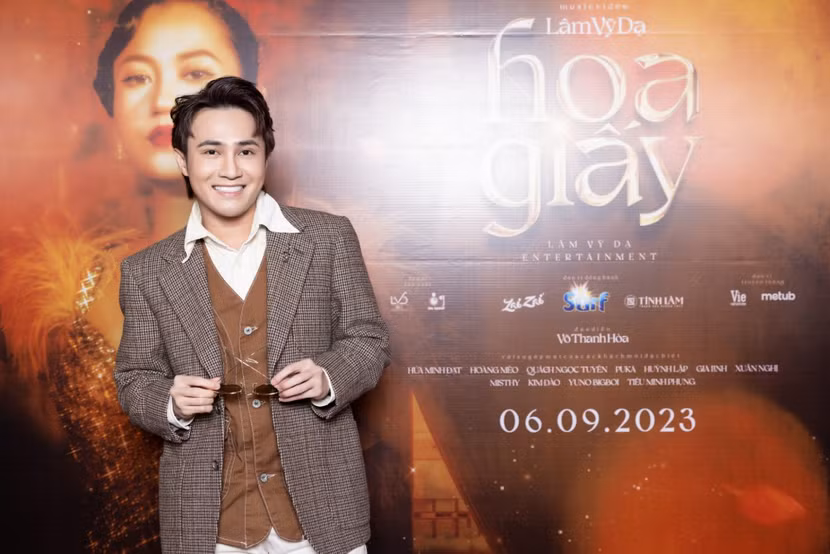 Diễn viên Huỳnh Lập tham gia cùng Lâm Vĩ Dạ trong MV "Hoa giấy"