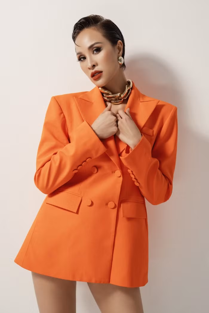 “Với tôi, thể thao là cách vượt qua giới hạn của bản thân cũng như khám phá về văn hóa. Hiện tại, tôi có thể tập kết hợp nhiều môn trong một ngày như gym, múa cột, yoya và golf mà không hề cảm thấy mệt mỏi”, Phương Mai tự hào nói