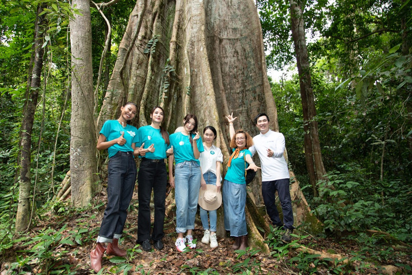 Trong chuyến đi, BTC cuộc thi cùng với các đại sứ chương trình cũng đã cùng nhau ghé thăm Di tích lịch sử Trung Ương Cục Miền Nam, khám phá rừng nhiệt đới nơi đây cũng như ghé địa danh check-in nổi tiếng là cây kơ nia khổng lồ… Trong chuyến đi, BTC cuộc thi cùng với các đại sứ chương trình cũng đã cùng nhau ghé thăm Di tích lịch sử Trung Ương Cục Miền Nam, khám phá rừng nhiệt đới nơi đây cũng như ghé địa danh check-in nổi tiếng là cây kơ nia khổng lồ…