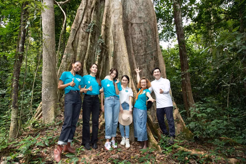 Trong chuyến đi, BTC cuộc thi cùng với các đại sứ chương trình cũng đã cùng nhau ghé thăm Di tích lịch sử Trung Ương Cục Miền Nam, khám phá rừng nhiệt đới nơi đây cũng như ghé địa danh check-in nổi tiếng là cây kơ nia khổng lồ…