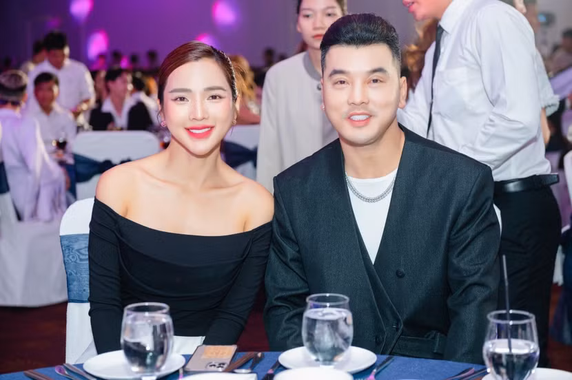 Ca sĩ Ưng Hoàng Phúc và vợ - người mẫu Kim Cương