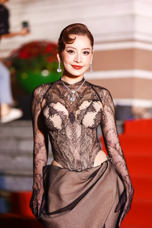 Chi Pu xuất hiện sang trọng trên thảm đỏ lễ trao giải Ngôi sao Xanh Chi Pu xuất hiện sang trọng trên thảm đỏ lễ trao giải Ngôi sao Xanh