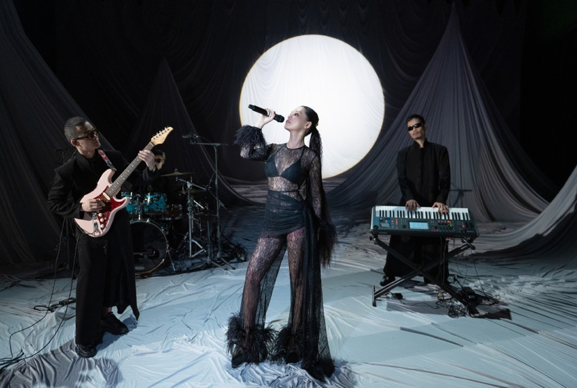 Live session được Bùi Lan Hương cùng ekip thu trực tiếp tại trường quay