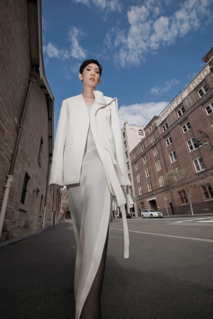 Tập trung vào hình tượng “người phụ nữ” (nữ tính) và yếu tố “trí tuệ”, bộ sưu tập Figure là tuyên ngôn của phong cách sống hiện đại đầy chiều sâu