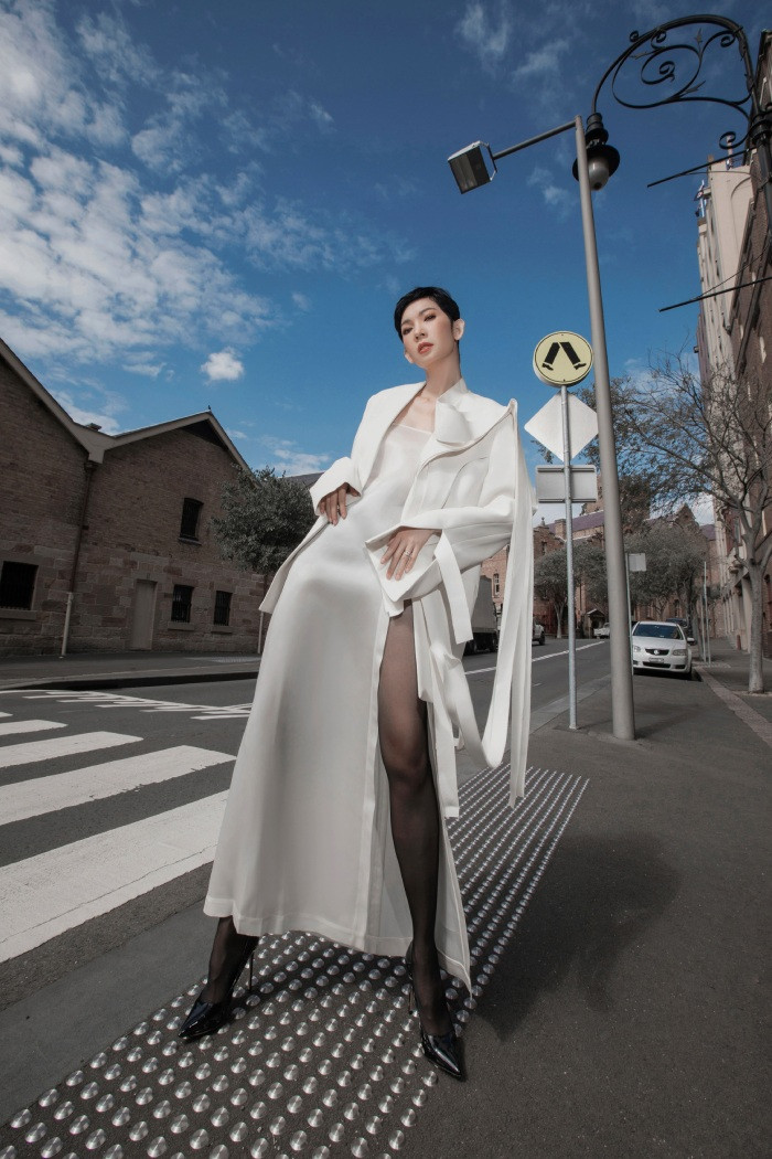 Siêu mẫu Xuân Lan tiết lộ, Thuỳ Trang hiện tại đang là người mẫu chuyên nghiệp tại Australia và châu Âu, rất đắt show chụp hình và quay quảng cáo