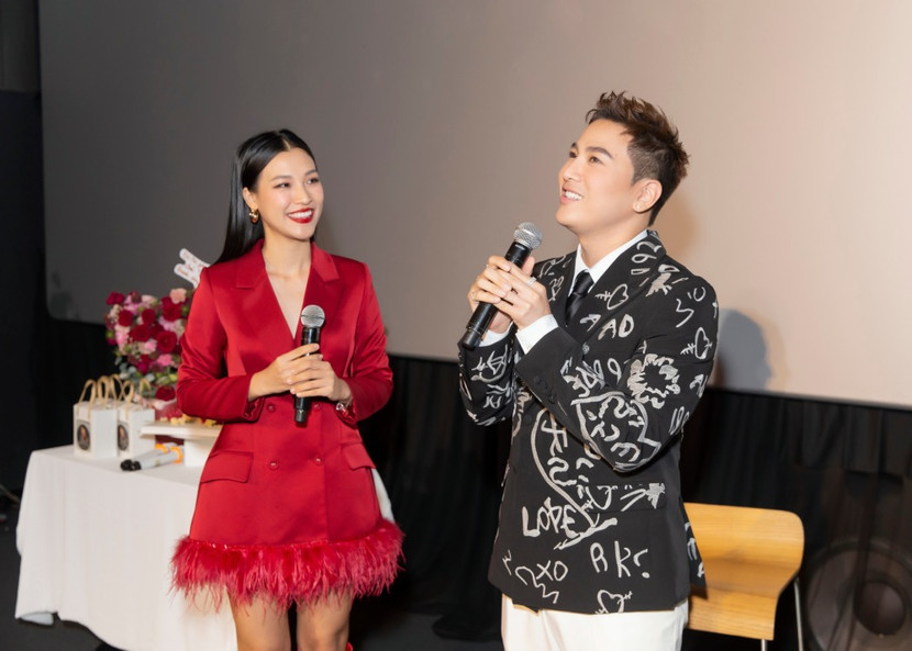 MC Hoàng Oanh là một người em thân thiết của Mai Tiến Dũng nên khi anh ngỏ lời mời cô làm MC cho sự kiện, cô đã nhận lời ngay MC Hoàng Oanh là một người em thân thiết của Mai Tiến Dũng nên khi anh ngỏ lời mời cô làm MC cho sự kiện, cô đã nhận lời ngay