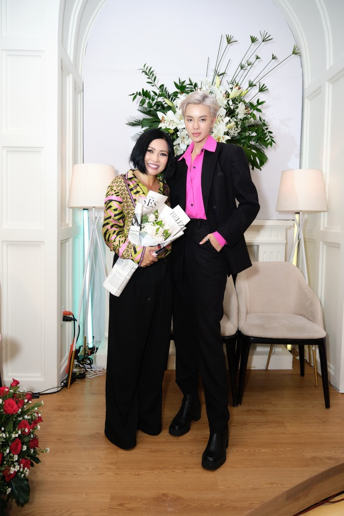 Người mẫu Hà Kino mừng sinh nhật "đàn chị"