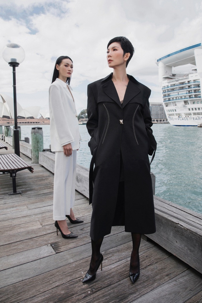 “Thuỳ Trang là học trò mà tôi yêu thương nhất. Trải qua rất nhiều khó khăn trong cuộc sống nhưng cô ấy vẫn bền bỉ yêu nghề và nỗ lực hết mình với nghề. Mỗi lần về nước, Trang luôn nhắn trước với tôi để hẹn gặp và hai thầy trò thường dành nhiều thời gian gặp gỡ, ăn uống, tâm sự với nhau. Tôi mừng cho Trang khi xác nhận sự nghiệp lâu dài tại Úc” - siêu mẫu Xuân Lan tiết lộ.