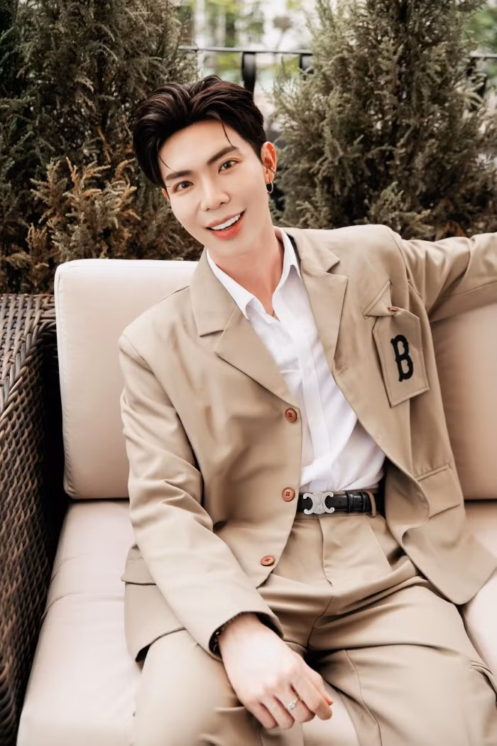 Ca sĩ Erik bảnh bao tại sự kiện