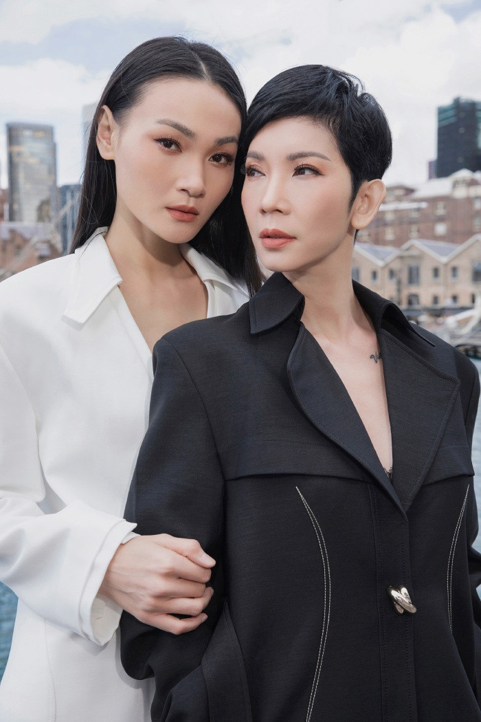 Hình tượng “trí tuệ nữ tính” được khai thác xuyên suốt bộ sưu tập thông qua sự kết hợp của những tỉ lệ đối nghịch. Vẫn là những mảng miếng về hình ảnh người phụ nữ, nhưng được soi chiếu dưới góc nhìn đa chiều hơn