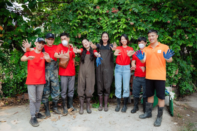 Nhận lời mời của tổ chức Limloop đồng hành cùng chiến dịch “Cùng gom nào, cho Trái đất xanh”, Hoa hậu Ngọc Châu được giao nhiệm vụ đồng hành và thực hiện những hoạt động bảo vệ môi trường trong 2 ngày liên tục