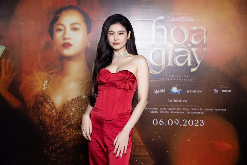 Ca sĩ Trương Quỳnh Anh rạng rỡ đến chúc mừng đàn chị