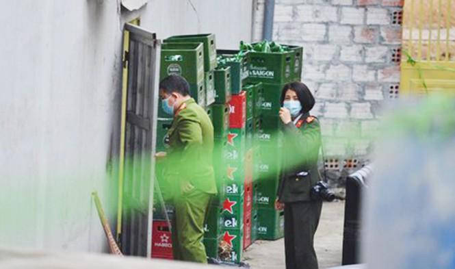 Lực lượng công an khám xét hiện trường vụ thảm sát tại quán karaoke Luxury II