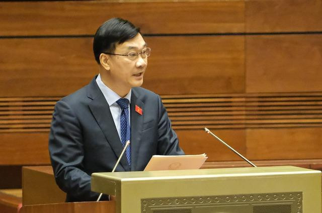 Chủ nhiệm Ủy ban Kinh tế của Quốc hội Vũ Hồng Thanh trình bày báo cáo Đoàn giám sát của Quốc hội