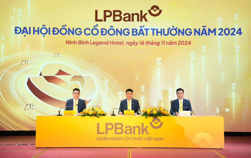 Đoàn Chủ tọa điều hành ĐHĐCĐ bất thường LPBank 2024 Đoàn Chủ tọa điều hành ĐHĐCĐ bất thường LPBank 2024