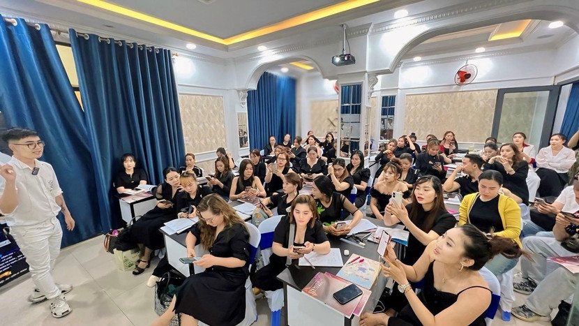 Chuyên gia diện tướng Lê Huỳnh Anh Vy với các lớp hướng dẫn với Bộ Luyện Sợi 21 Ngày Chuyên gia diện tướng Lê Huỳnh Anh Vy với các lớp hướng dẫn với Bộ Luyện Sợi 21 Ngày