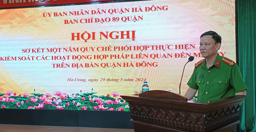 Thượng tá Ngô Tiến Bắc, Phó trưởng Công an quận chủ trì hội nghị. Thượng tá Ngô Tiến Bắc, Phó trưởng Công an quận chủ trì hội nghị.