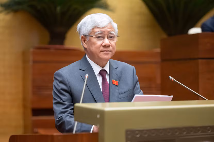 Chủ tịch Ủy ban Trung ương MTTQ Việt Nam Đỗ Văn Chiến trình bày báo cáo trước Quốc hội