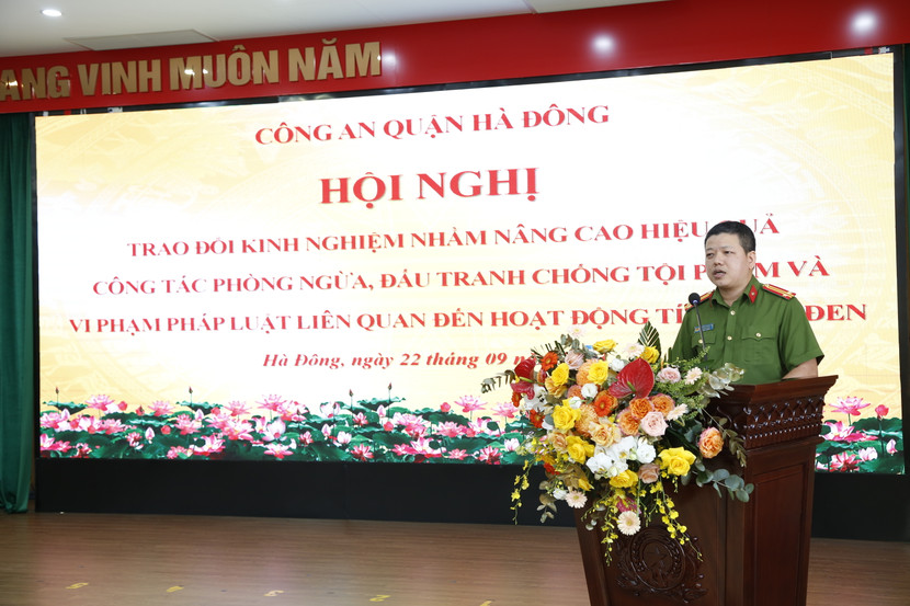 Trung tá Nguyễn Thành Lâm - Trưởng phòng CS QLHC về TTXH phát biểu tại hội nghị Thượng tá Hồ Lê Quân - Phó trưởng Phòng Tham mưu CATP đã quán triệt Kế hoạch của CATP về mở đợt cao điểm tấn công, trấn áp tội phạm, vi phạm pháp luật liên quan đến hoạt động "tín dụng đen"