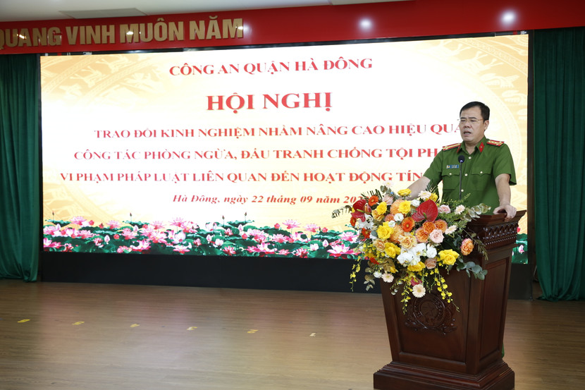 Đại tá Lê Khắc Sơn - Trưởng phòng 6, Cục CSHS phát biểu tại hội nghị Trung tá Nguyễn Thành Lâm - Trưởng phòng CS QLHC về TTXH phát biểu tại hội nghị Thượng tá Hồ Lê Quân - Phó trưởng Phòng Tham mưu CATP đã quán triệt Kế hoạch của CATP về mở đợt cao điểm tấn công, trấn áp tội phạm, vi phạm pháp luật liên quan đến hoạt động "tín dụng đen"