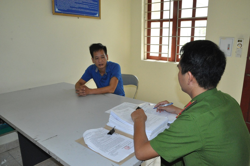 Cán bộ xã tham ô tiền trợ cấp thờ cúng liệt sĩ ảnh 1