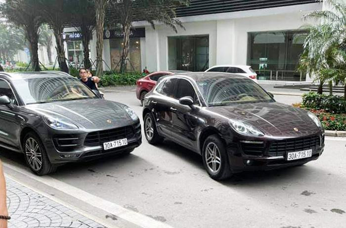 Hai chiếc xe Porsche Macan cùng biển số là 30A-715.10 “chạm” nhau tại quận Hoàng Mai, Hà Nội Hai chiếc xe Porsche Macan cùng biển số là 30A-715.10 “chạm” nhau tại quận Hoàng Mai, Hà Nội