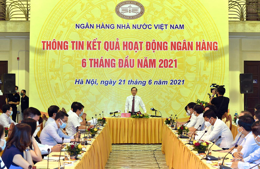 Lãnh đạo NHNN thông tin tại cuộc họp báo