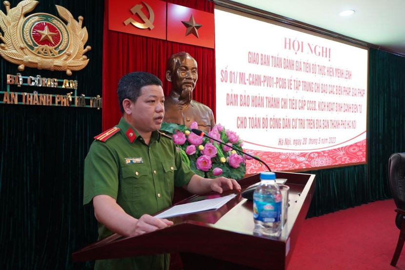 Thiếu tá Nguyễn Thành Lâm - Trưởng phòng CS QLHC về TTXH báo cáo khái quát kết quả 10 ngày thực hiện Mệnh lệnh 01 của Giám đốc CATP