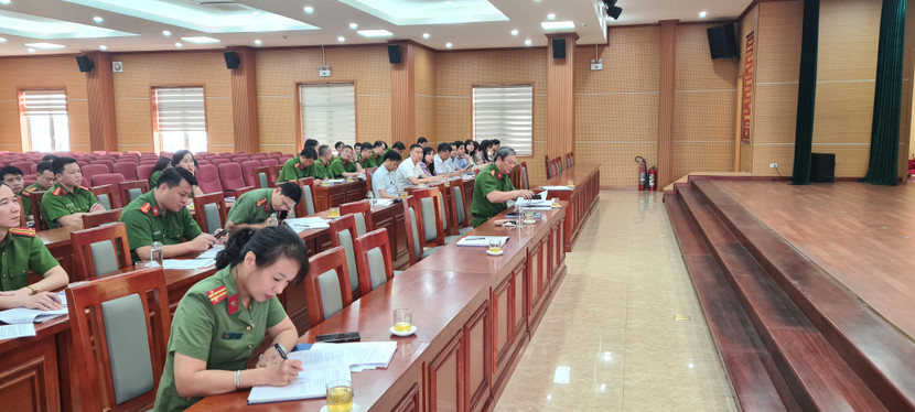 Ban chỉ huy CAQ cùng đại diện lãnh đạo UBND, Công an các phường và chỉ huy đội nghiệp vụ CAQ Hoàng Mai dự hội nghị Ban chỉ huy CAQ cùng đại diện lãnh đạo UBND, Công an các phường và chỉ huy đội nghiệp vụ CAQ Hoàng Mai dự hội nghị