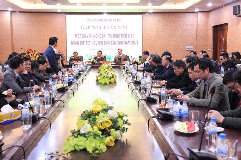 Các văn nghệ sỹ, trí thức Thủ đô phát biểu dành nhiều tình cảm với CATP Hà Nội Các văn nghệ sỹ, trí thức Thủ đô phát biểu dành nhiều tình cảm với CATP Hà Nội