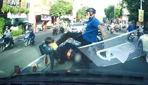 Sau va chạm giao thông là lao vào ẩu đả, đánh nhau