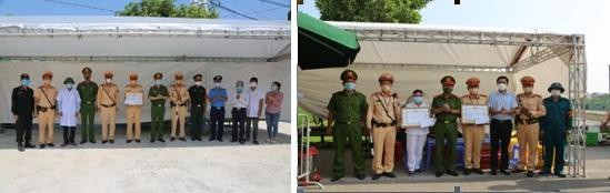 Các đồng chí Phó Giám đốc CATP: Đại tá Nguyễn Hồng Ky (ảnh trái) và Đại tá Trần Ngọc Dương trao bằng khen của Chủ tịch UBND thành phố tặng các điểm chốt kiểm soát dịch bệnh Các đồng chí Phó Giám đốc CATP: Đại tá Nguyễn Hồng Ky (ảnh trái) và Đại tá Trần Ngọc Dương trao bằng khen của Chủ tịch UBND thành phố tặng các điểm chốt kiểm soát dịch bệnh