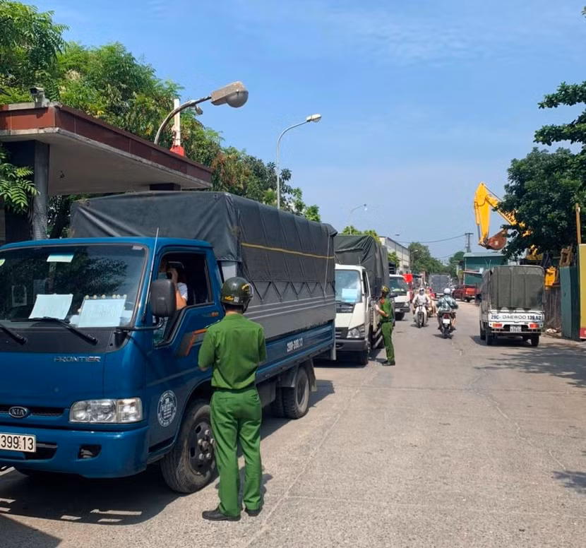 CAQ Hai Bà Trưng kiểm soát chặt chẽ phương tiện ra vào Cảng Hà Nội