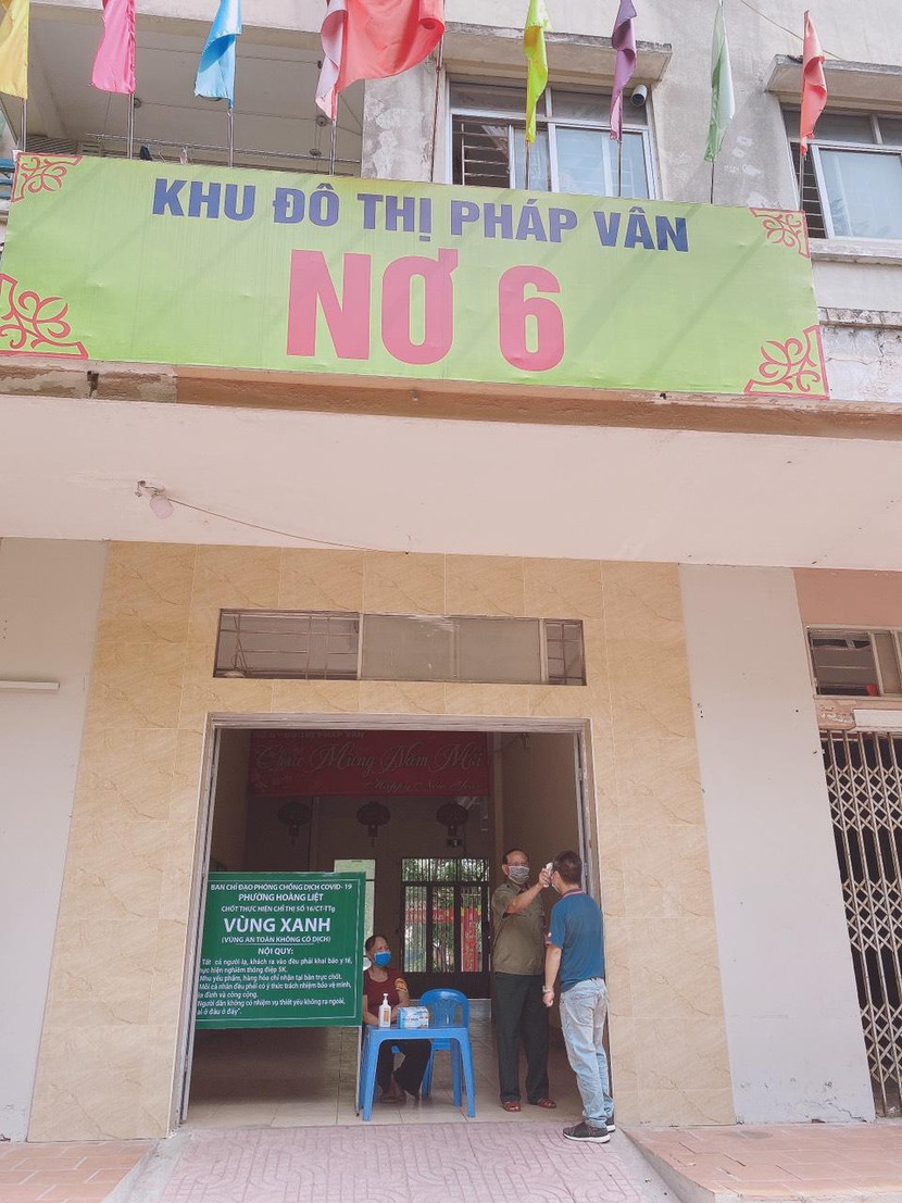 Mỗi "vùng xanh" đã và đang là "pháo đài" hiệu quả chặn giặc Covid; là điểm tựa vững chắc để mỗi ngày, hơn 100 cán bộ Công an, bộ đội, dân quân, nhân viên y tế quyết tâm hoàn thành xuất sắc nhiệm vụ đảm bảo ANTT khu cách ly Pháp Vân - Tứ Hiệp với 669 công dân đang "tá túc"