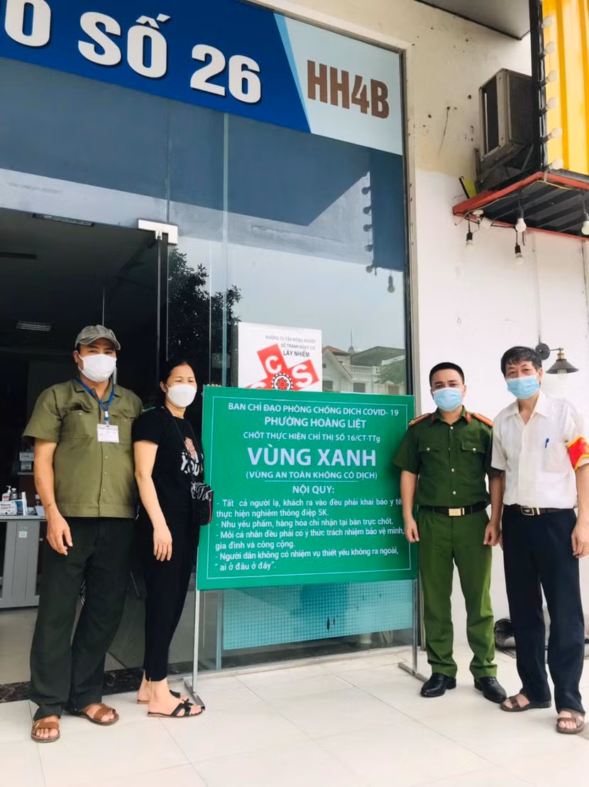 Đang có khoảng 96 "vùng xanh" ở phường Hoàng Liệt, với sự tham gia của 660 đội viên bảo vệ dân phố, dân quân, hội viên phụ nữ, thanh niên…cùng nòng cốt là lực lượng Công an Đang có khoảng 96 "vùng xanh" ở phường Hoàng Liệt, với sự tham gia của 660 đội viên bảo vệ dân phố, dân quân, hội viên phụ nữ, thanh niên…cùng nòng cốt là lực lượng Công an