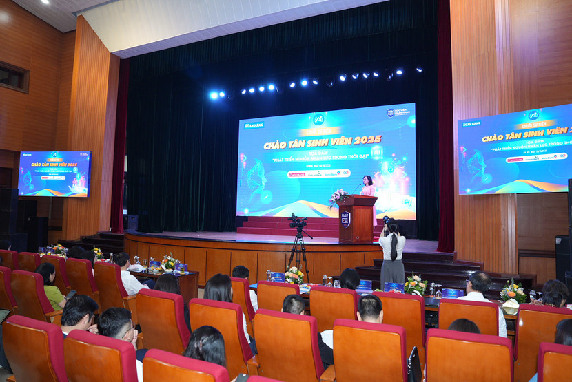 Toạ đàm thu hút nhiều chuyên gia và sự quan tâm của các bạn sinh viên