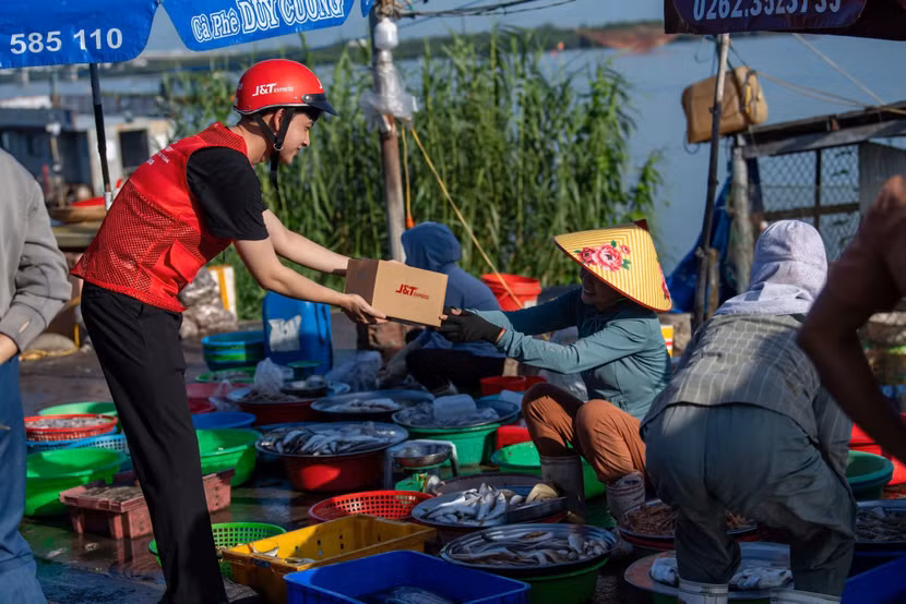 Từ đô thị đến vùng xa, J&amp;T Express đang đa dạng hóa điểm chạm dịch vụ để đáp ứng mọi thói quen gửi hàng