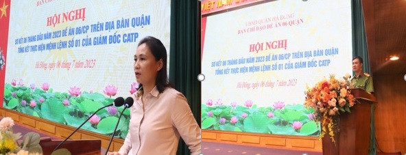 Đồng chí Cấn Thị Việt Hà và Đại tá Nguyễn Ngọc Quyền phát biểu tại hội nghị