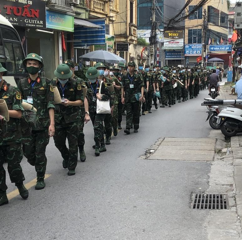 400 sinh viên Học viện Quân y được tăng cường về quận Hoàng Mai, tham gia công tác phòng chống dịch Covid