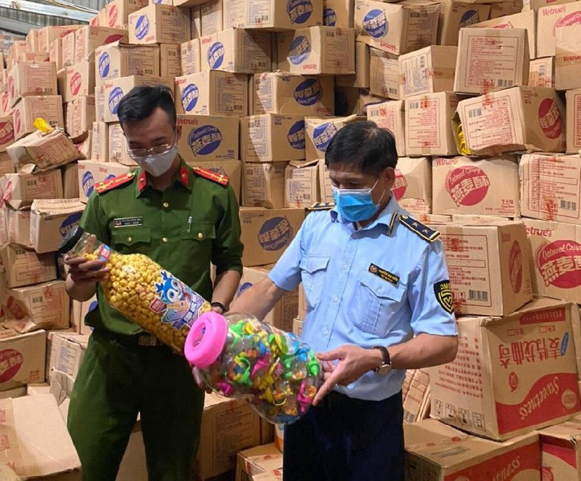Số bánh kẹo nhập lậu bị lực lượng chức năng thu giữ Số bánh kẹo nhập lậu bị lực lượng chức năng thu giữ