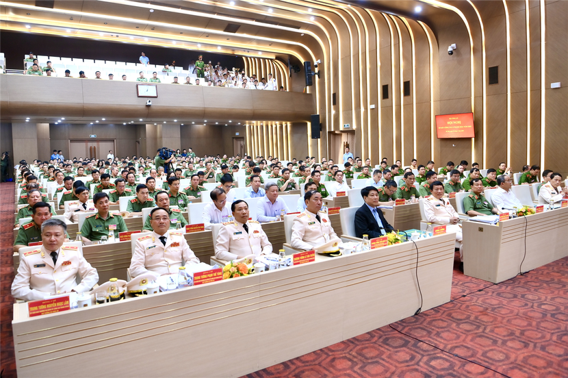 Chủ tịch nước Lương Cường cùng các đại biểu dự Hội nghị.