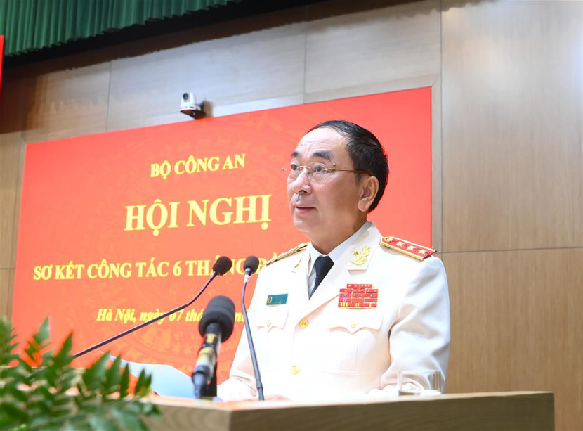 Thượng tướng Trần Quốc Tỏ, Ủy viên Trung ương Đảng, Phó Bí thư Đảng ủy CATW, Thứ trưởng Bộ Công an điều hành tham luận tại Hội nghị.