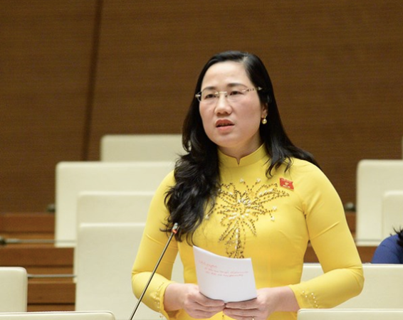 Đại biểu Nguyễn Thị Thủy (đoàn Bắc Kạn) phát biểu thảo luận tại hội trường