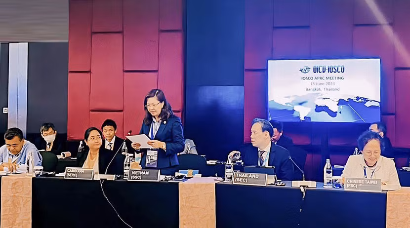 Chủ tịch UBCKNN Vũ Thị Chân Phương phát biểu tại cuộc họp APRC Chủ tịch UBCKNN Vũ Thị Chân Phương phát biểu tại cuộc họp APRC